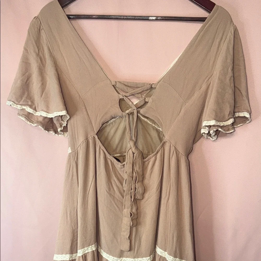 Blush V-Neck Tiered Maxi Dress with Lace Trim - Picture 6 of 9